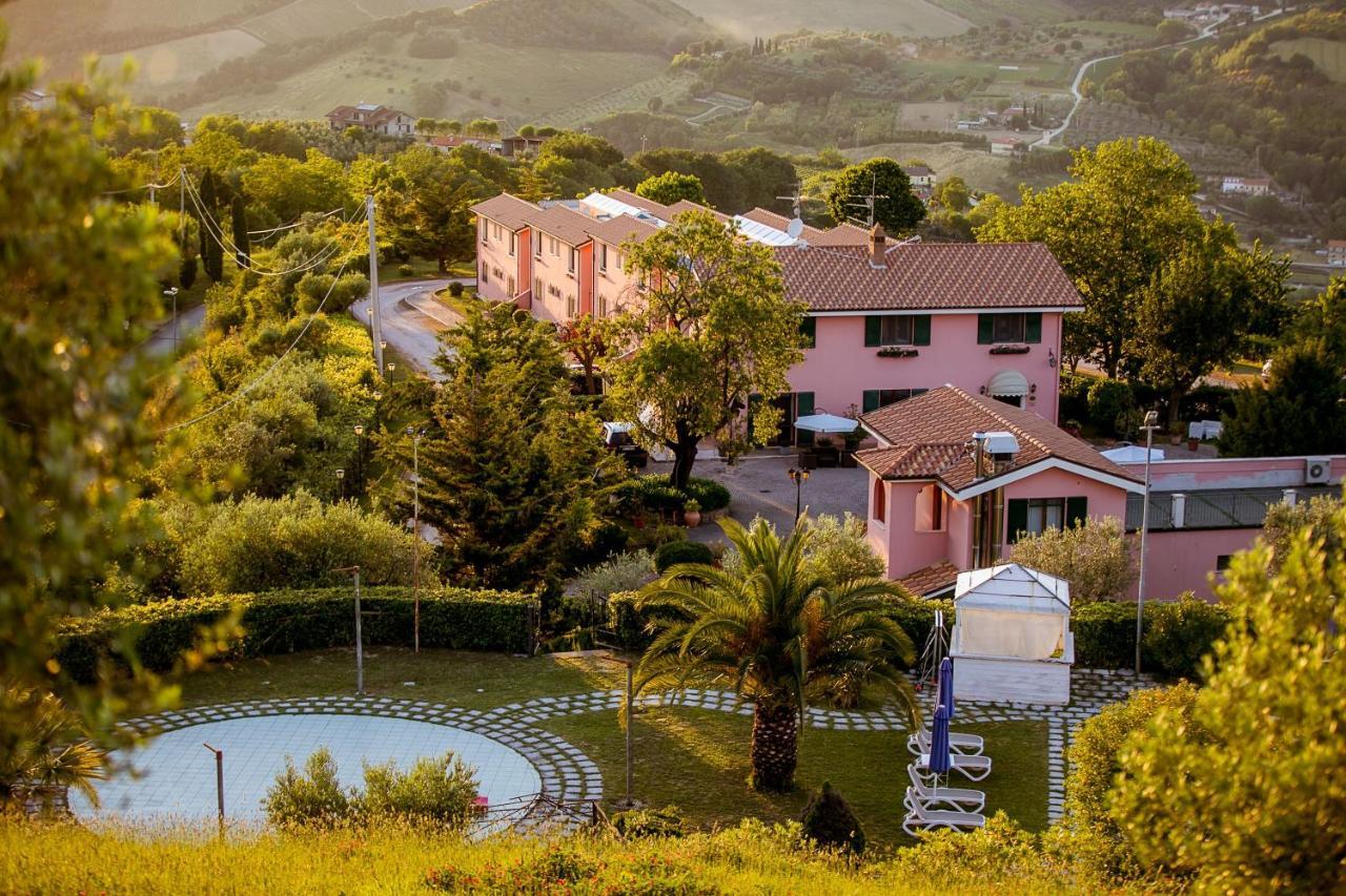 Country Hotel & Resort I Calanchi Ripatransone Exterior photo