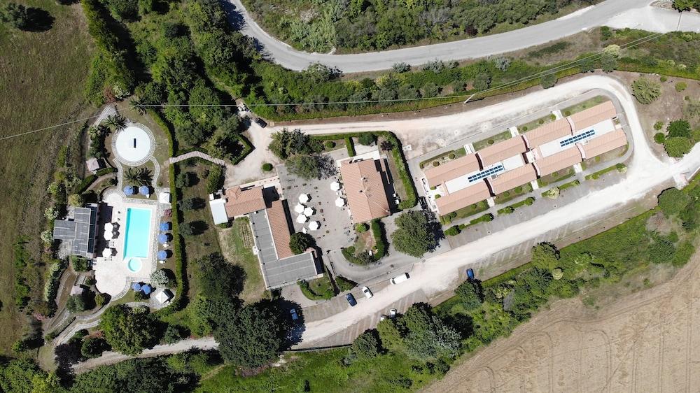 Country Hotel & Resort I Calanchi Ripatransone Exterior photo