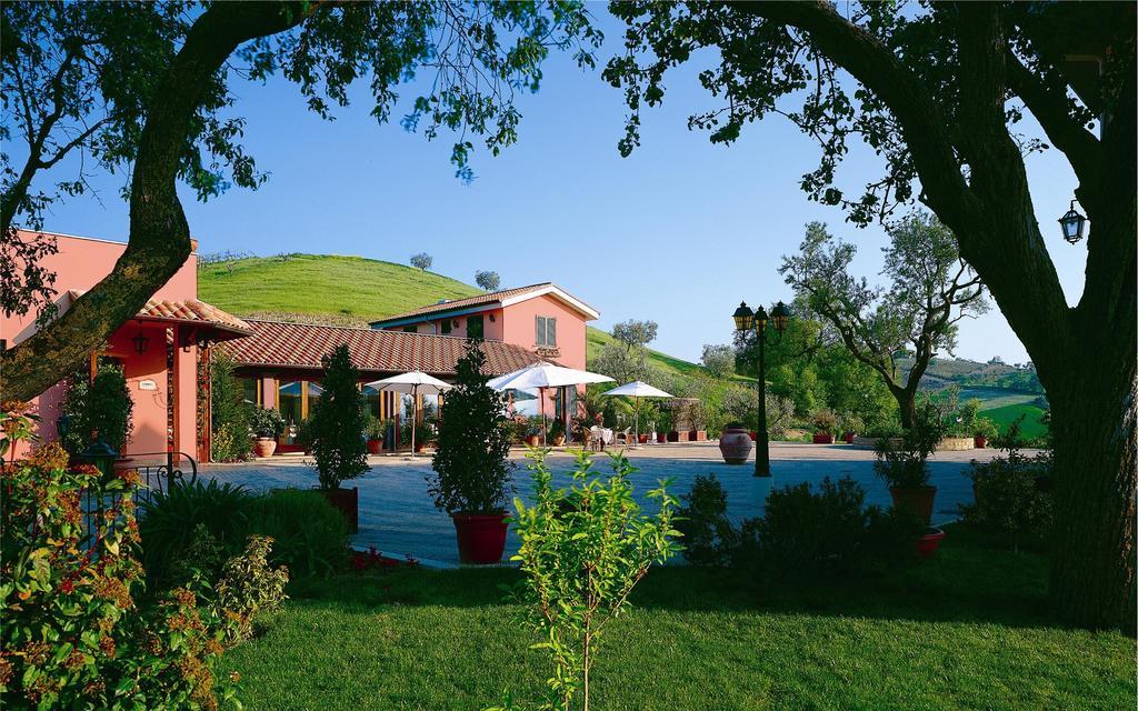 Country Hotel & Resort I Calanchi Ripatransone Exterior photo